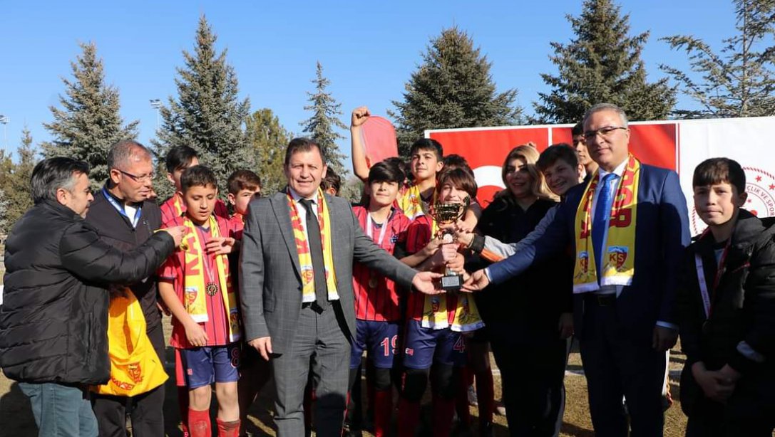 2021 - 2022 Sezonu Okullar Arası Yıldız Erkekler Futbol İl Birinciliği müsabakaları tamamlandı.